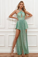 Laden Sie das Bild in den Galerie-Viewer, Asymmetrisches hellgrünes Neckholder Abiballkleid mit Pailletten