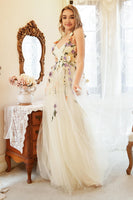 Laden Sie das Bild in den Galerie-Viewer, Elegantes A Linie Champagner Übergröße Ballkleid mit Applikationen