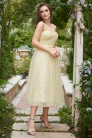 Laden Sie das Bild in den Galerie-Viewer, Gelbe Spaghettiträger Tee Länge Ballkleid