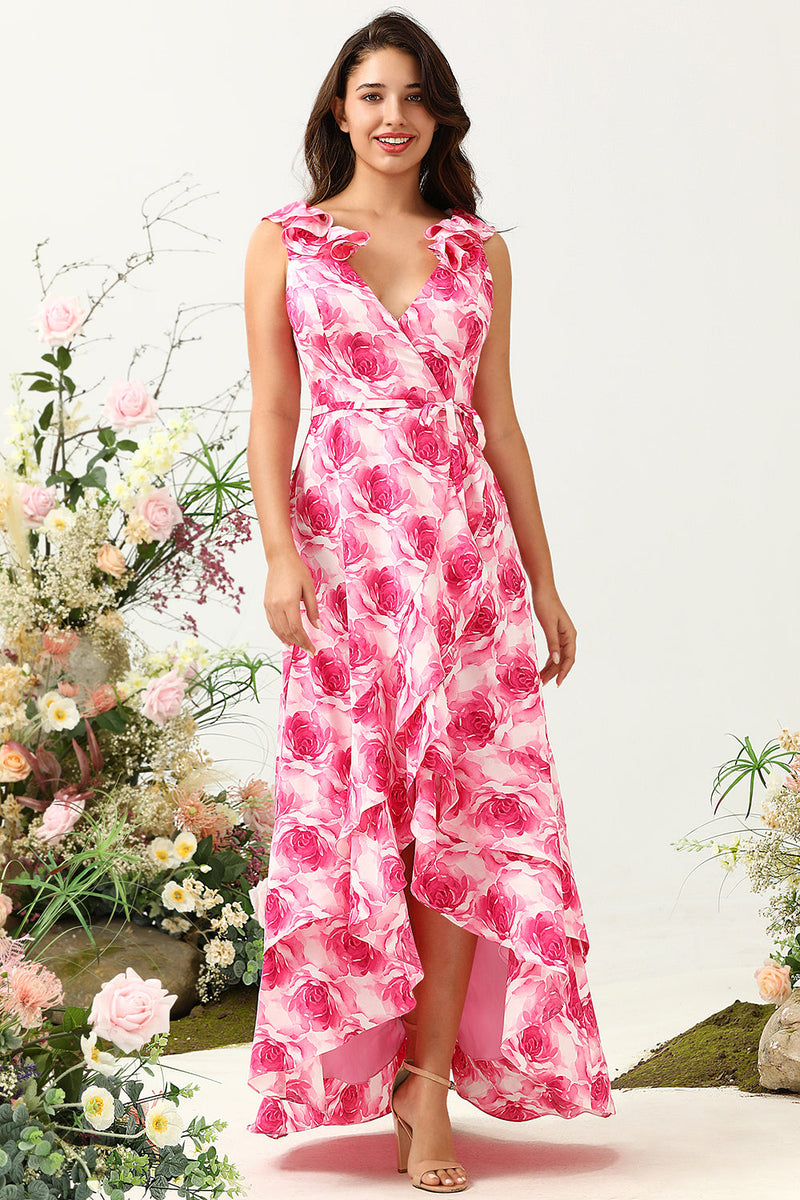 Laden Sie das Bild in den Galerie-Viewer, Langes V-Ausschnitt rosa Brautjungfernkleid mit Blumendruck und Rüschen