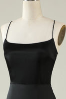 Laden Sie das Bild in den Galerie-Viewer, Spaghettiträger Schwarzes Satin Ballkleid mit Fransen