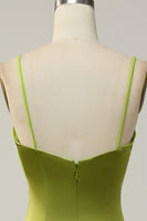 Laden Sie das Bild in den Galerie-Viewer, Etui Spaghettiträger Zitronengrünes Brautjungfernkleid mit Schlitz