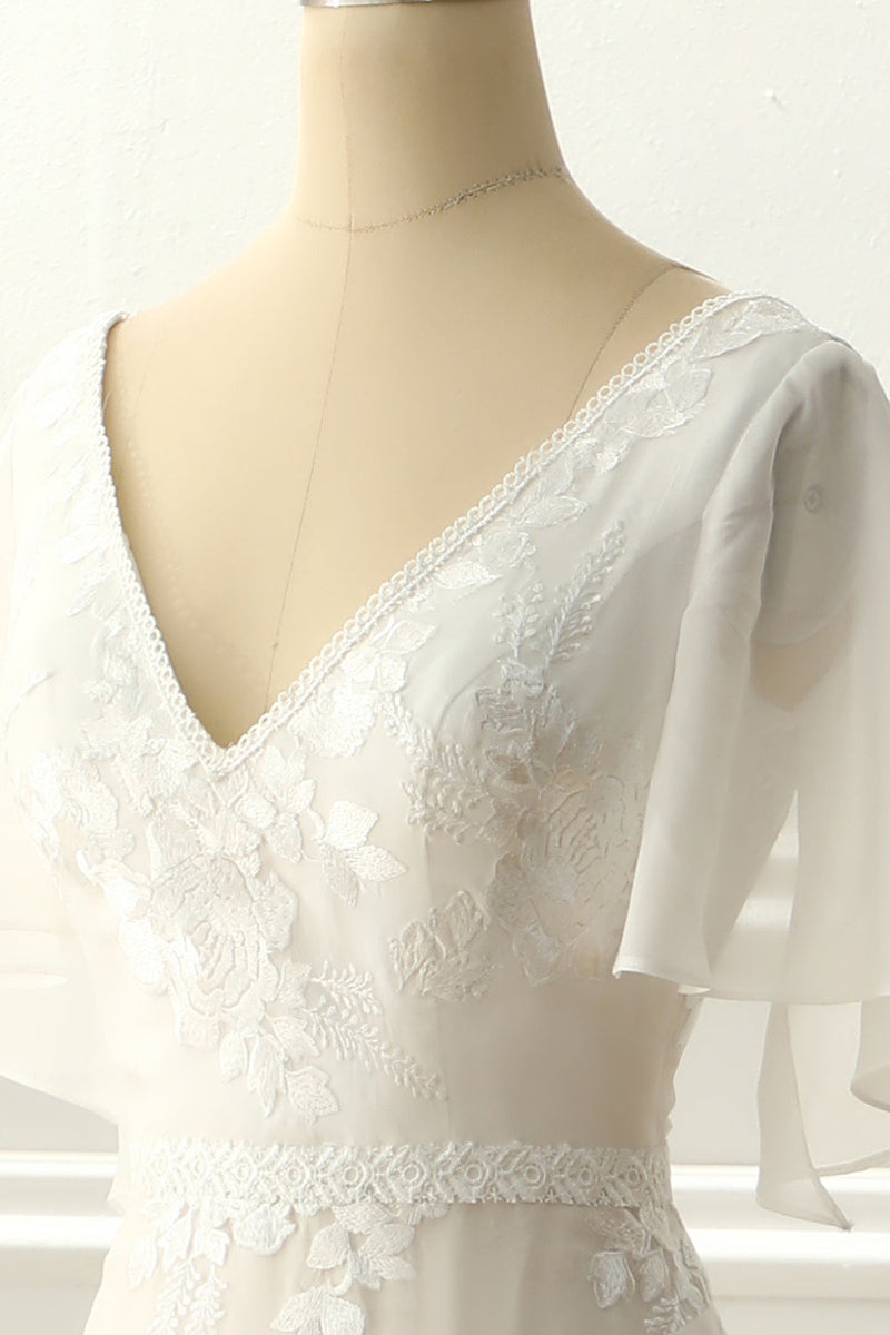 Laden Sie das Bild in den Galerie-Viewer, Langes Elfenbein V-Ausschnitt Brautkleid mit Applikationen