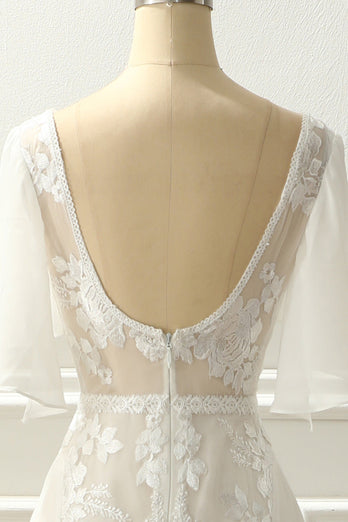 Langes Elfenbein V-Ausschnitt Brautkleid mit Applikationen