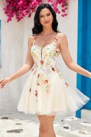 Laden Sie das Bild in den Galerie-Viewer, Stilvolles A Linie Spaghetti-Träger Champagner Kurzes Cocktailkleid mit Applikationen