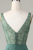 Laden Sie das Bild in den Galerie-Viewer, A-Linie Perlen Eukalyptus Langes Brautjungfernkleid