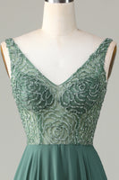 Laden Sie das Bild in den Galerie-Viewer, A-Linie Perlen Eukalyptus Langes Brautjungfernkleid