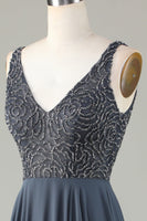 Laden Sie das Bild in den Galerie-Viewer, A-Linie Perlen Eukalyptus Langes Brautjungfernkleid