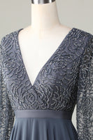 Laden Sie das Bild in den Galerie-Viewer, A Linie Eukalyptus V-Ausschnitt Perlen Langarm Brautjungfernkleid