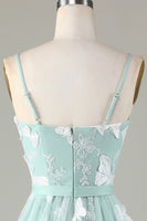 Laden Sie das Bild in den Galerie-Viewer, Tüll Spaghettiträger Matcha Brautjungfernkleid mit Applikationen