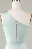 Laden Sie das Bild in den Galerie-Viewer, Eine Schulter Matcha Brautjungfernkleid mit Rüschen