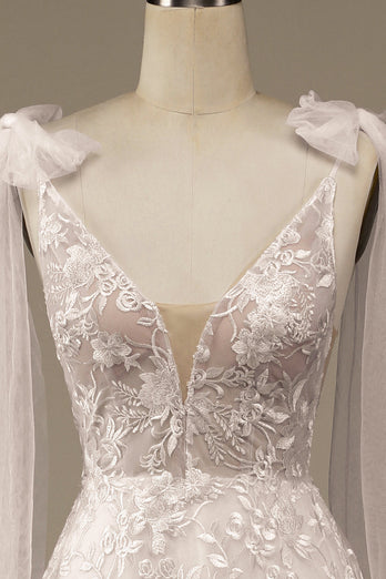 Elfenbein Brautkleid aus Spitze mit V-Ausschnitt und Schleife