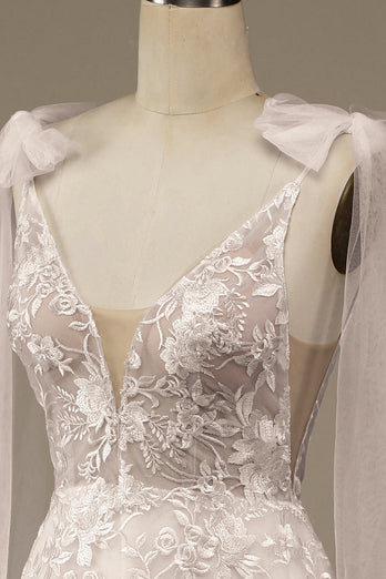 Elfenbein Brautkleid aus Spitze mit V-Ausschnitt und Schleife