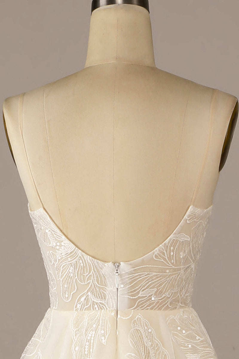 Laden Sie das Bild in den Galerie-Viewer, Glitzerndes Elfenbein Brautkleid mit Sweep Schleppe
