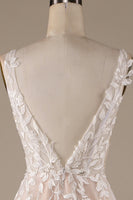 Laden Sie das Bild in den Galerie-Viewer, Champagner Rückenfreies V-Ausschnitt Tüll Brautkleid mit Spitze