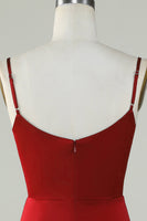 Laden Sie das Bild in den Galerie-Viewer, Spaghettiträger Burgunderrotes langes Brautjungfernkleid mit Schlitz