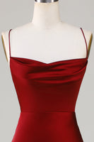 Laden Sie das Bild in den Galerie-Viewer, Meerjungfrau-Linie Wasserfall Langes Brautjungfernkleid mit Schnürung und Schlitz Burgunderrotes