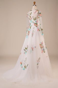 Langärmeliges Elfenbein Brautkleid aus Tüll mit Stickerei