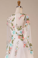 Laden Sie das Bild in den Galerie-Viewer, Langärmeliges Elfenbein Brautkleid aus Tüll mit Stickerei