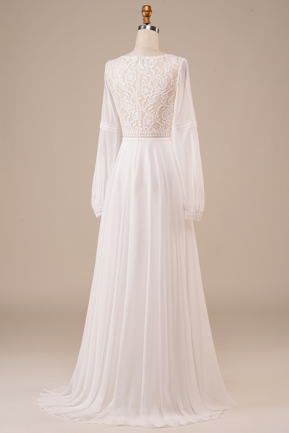 Produktbild von Brautkleid TW0108B Aus Satin Und Spitze Mit Tiefem Dekolleté