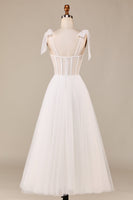 Laden Sie das Bild in den Galerie-Viewer, Elfenbein A-Linie Teelanges Tüll korsett Brautkleid