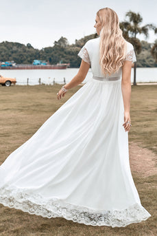 Einfaches Boho Brautkleid mit tiefem V-Ausschnitt und Schlitz