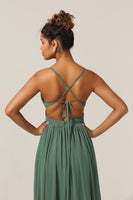 Laden Sie das Bild in den Galerie-Viewer, Eukalyptus Spaghettiträger A Linie Brautjungfernkleid mit Schlitz