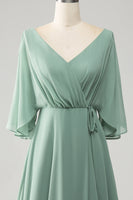 Laden Sie das Bild in den Galerie-Viewer, Matcha Fledermausärmel Langes Chiffon Brautjungfernkleid mit Schlitz