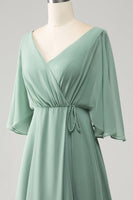 Laden Sie das Bild in den Galerie-Viewer, Matcha Fledermausärmel Langes Chiffon Brautjungfernkleid mit Schlitz