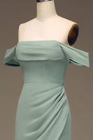 Laden Sie das Bild in den Galerie-Viewer, Staubiger Salbei schulterfreies Chiffon Plissee langes Brautjungfernkleid