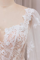 Laden Sie das Bild in den Galerie-Viewer, Elfenbein Spitze Herzausschnitt Langarm Meerjungfrauen Brautkleid mit geschwungener Schleppe