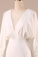 Laden Sie das Bild in den Galerie-Viewer, Einfaches elfenbein Meerjungfrauen Brautkleid mit langen Ärmeln und tiefem V-Ausschnitt