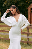 Laden Sie das Bild in den Galerie-Viewer, Einfaches elfenbein Meerjungfrauen Brautkleid mit langen Ärmeln