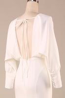 Laden Sie das Bild in den Galerie-Viewer, Einfaches elfenbein Meerjungfrauen Brautkleid mit langen Ärmeln und tiefem V-Ausschnitt