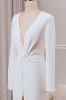 Laden Sie das Bild in den Galerie-Viewer, Elfenbein Langarm Meerjungfrauen Brautkleid mit V-Ausschnitt und Schlitz