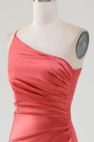 Laden Sie das Bild in den Galerie-Viewer, Terrakotta Etui bodenlanges plissiertes Brautjungfernkleid aus Satin mit einer Schulter