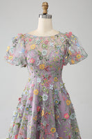 Laden Sie das Bild in den Galerie-Viewer, Lila Prinzessin Ballkleid mit kurzen Ärmeln und Stickerei