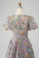 Laden Sie das Bild in den Galerie-Viewer, Lila Prinzessin Ballkleid mit kurzen Ärmeln und Stickerei