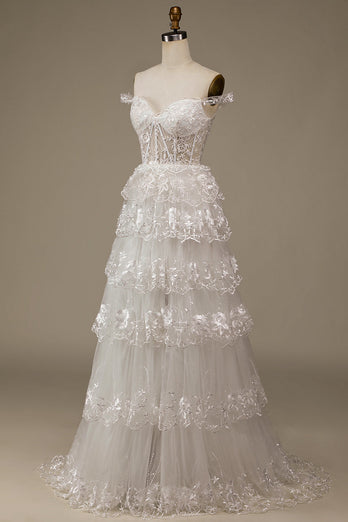 Glitzerndes weißes Brautkleid aus gestufter Spitze mit Schlitz