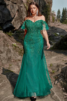 Laden Sie das Bild in den Galerie-Viewer, Meerjungfrau Schulterfreies dunkelgrünes Übergröße Ballkleid mit Applikationen