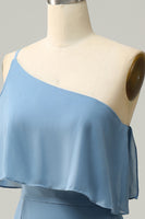 Laden Sie das Bild in den Galerie-Viewer, Scheide Eine Schulter Blaues Übergröße Brautjungfernkleid mit Schlitz