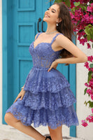 Laden Sie das Bild in den Galerie-Viewer, Glitzerndes dunkelblaues Korsett gestuftes kurzes Abiballkleid mit Spitze