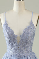 Laden Sie das Bild in den Galerie-Viewer, A Linie Spaghetti Träger Helllila kurzes Cocktailkleid mit Applikationen