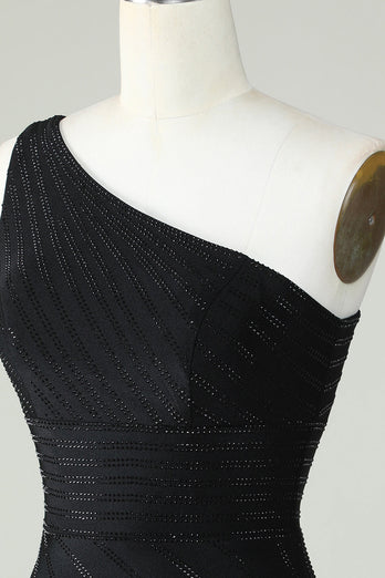 Mantel Eine Schulter Schwarzes kurzes Abiballkleid mit Perlenstickerei