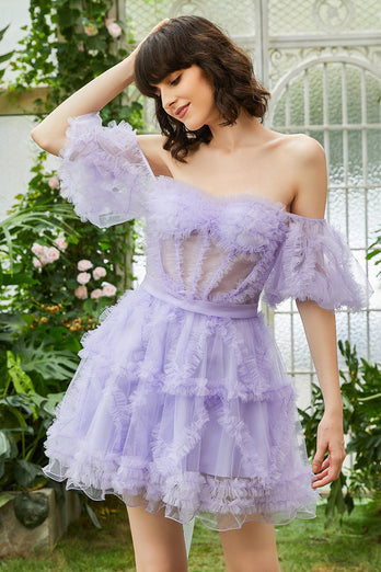 Schulterfreies kurzes lila Abschlusskleid aus Tüll