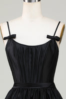 Laden Sie das Bild in den Galerie-Viewer, Trendiges A-Linie Spaghetti Träger Schwarz Kurzes Cocktailkleid