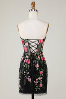 Laden Sie das Bild in den Galerie-Viewer, Herzausschnitt Schwarzes Cocktailkleid mit Applikationen