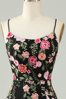 Laden Sie das Bild in den Galerie-Viewer, Schwarzes Spaghettiträger Bodycon Abiballkleid mit Applikationen