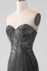 Laden Sie das Bild in den Galerie-Viewer, Schwarzes trägerloses Meerjungfrauen Ballkleid mit schwarzem Glitzer und Schlitz