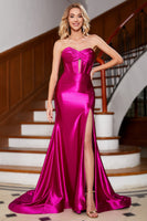 Laden Sie das Bild in den Galerie-Viewer, Funkelndes Mermaid Fuchsia Korsett Ballkleid mit Schlitz